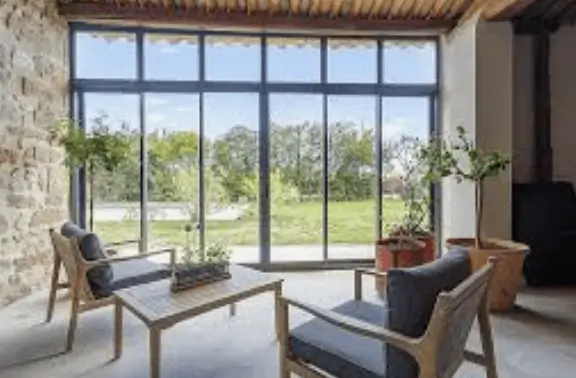 Portes-fenêtres sur mesure : style et luminosité